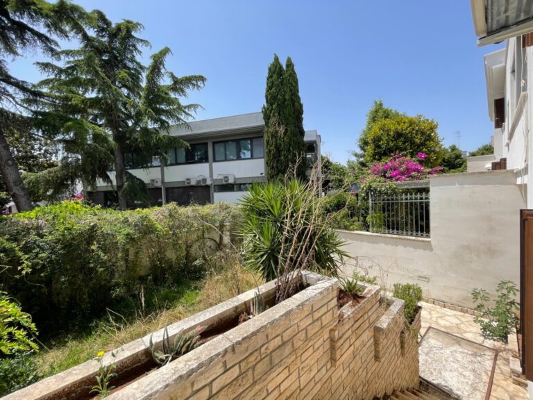 Villa-a-schiera in 9, Via del Loto, cavallino Lecce