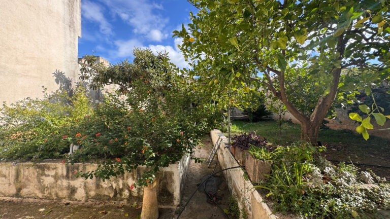 casa_semindipendente in 11, VIA TENENTE LUIGI MARZO, presicce-acquarica LE