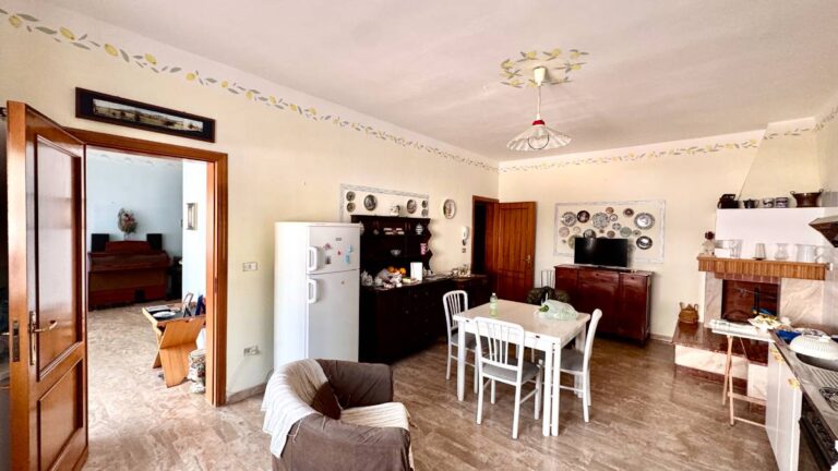 Casa indipendente in vendita via Gioacchino Rossini 13/15, Presicce-Acquarica