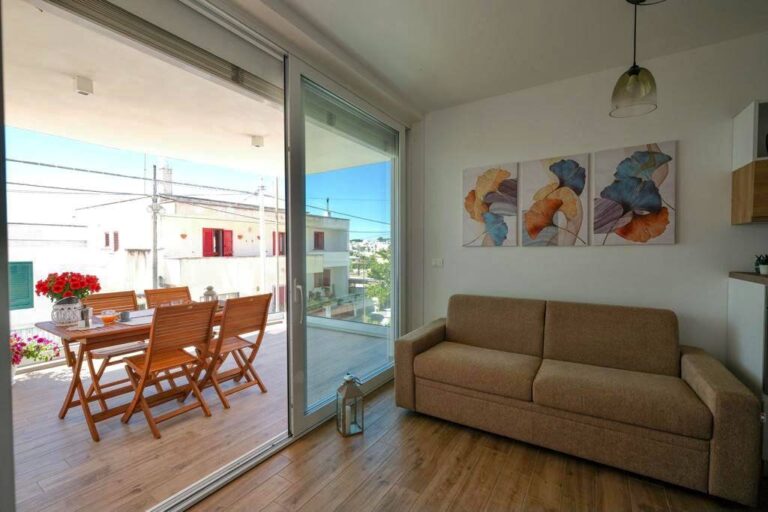 TRILOCALE CON AMPIA TERRAZZA E WIFI. IDEALE PER SMART WORKER
