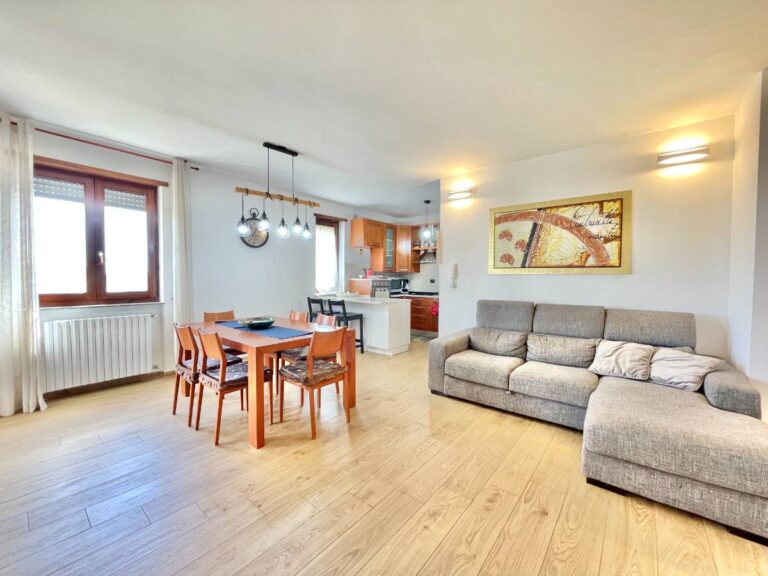 Appartamento con terrazza e box auto, San Cesario di Lecce